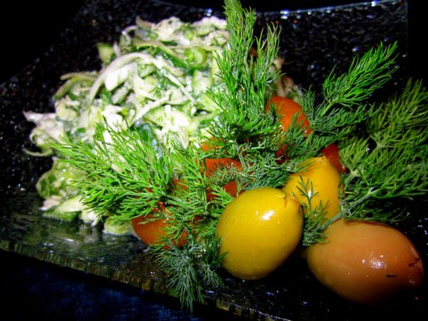 Капустный салат с огурцами