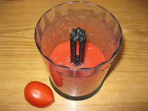 Заправка для борща на зиму - измельчаем помидоры 