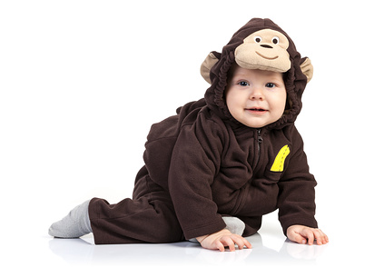 Ребенок в новогоднем костюме обезьянки