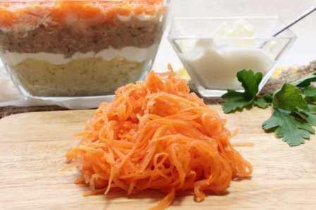 Тертая морковь для салата мимоза