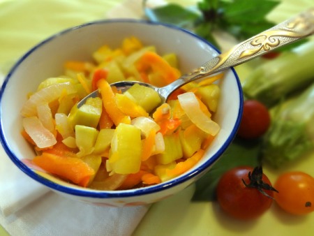Кабачковый салат с морковью - отличный гарнир