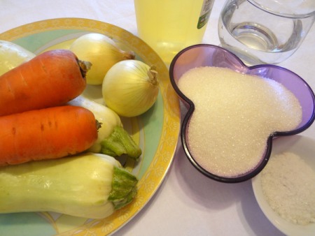 Ингредиенты для кабачкового салата с морковью