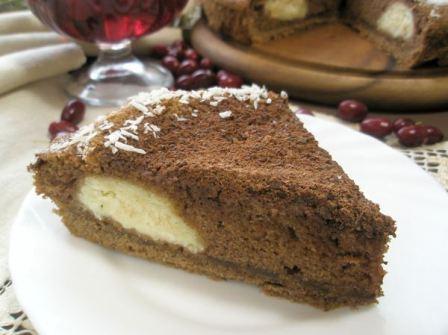 Кусочек шоколадно-творожного пирога